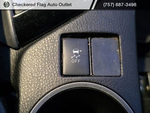 Used 2019 Toyota Corolla LE image 19