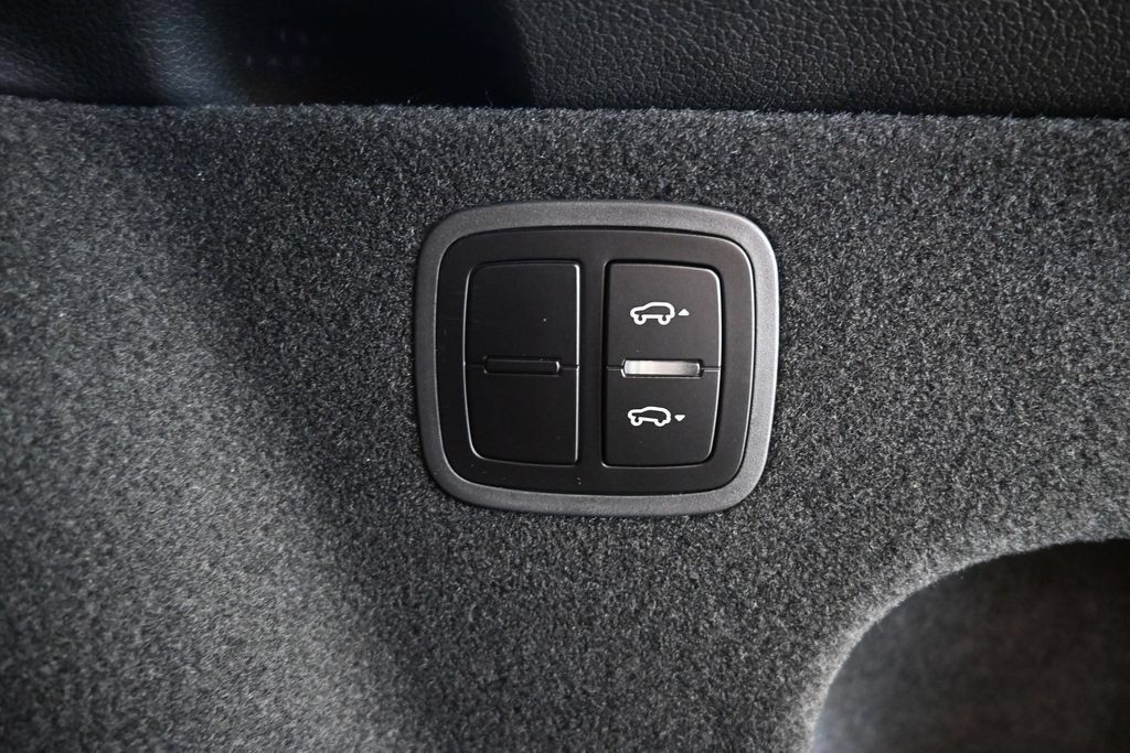 Certified 2026 Porsche Macan S AWD/4WD image 31