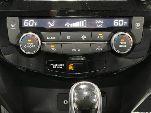 Used 2019 Nissan Rogue SL AWD/4WD image 25