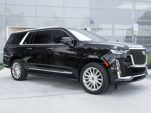 Used 2023 Cadillac Escalade ESV Premium Luxury RWD image 4