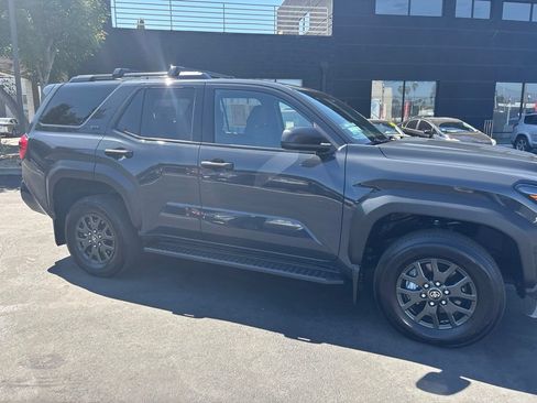 Used 2025 Toyota 4Runner SR5 AWD/4WD image 3