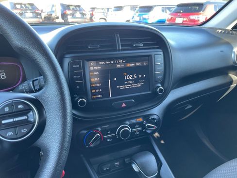 Used 2025 Kia Soul LX w/ LX Technology Package image 18