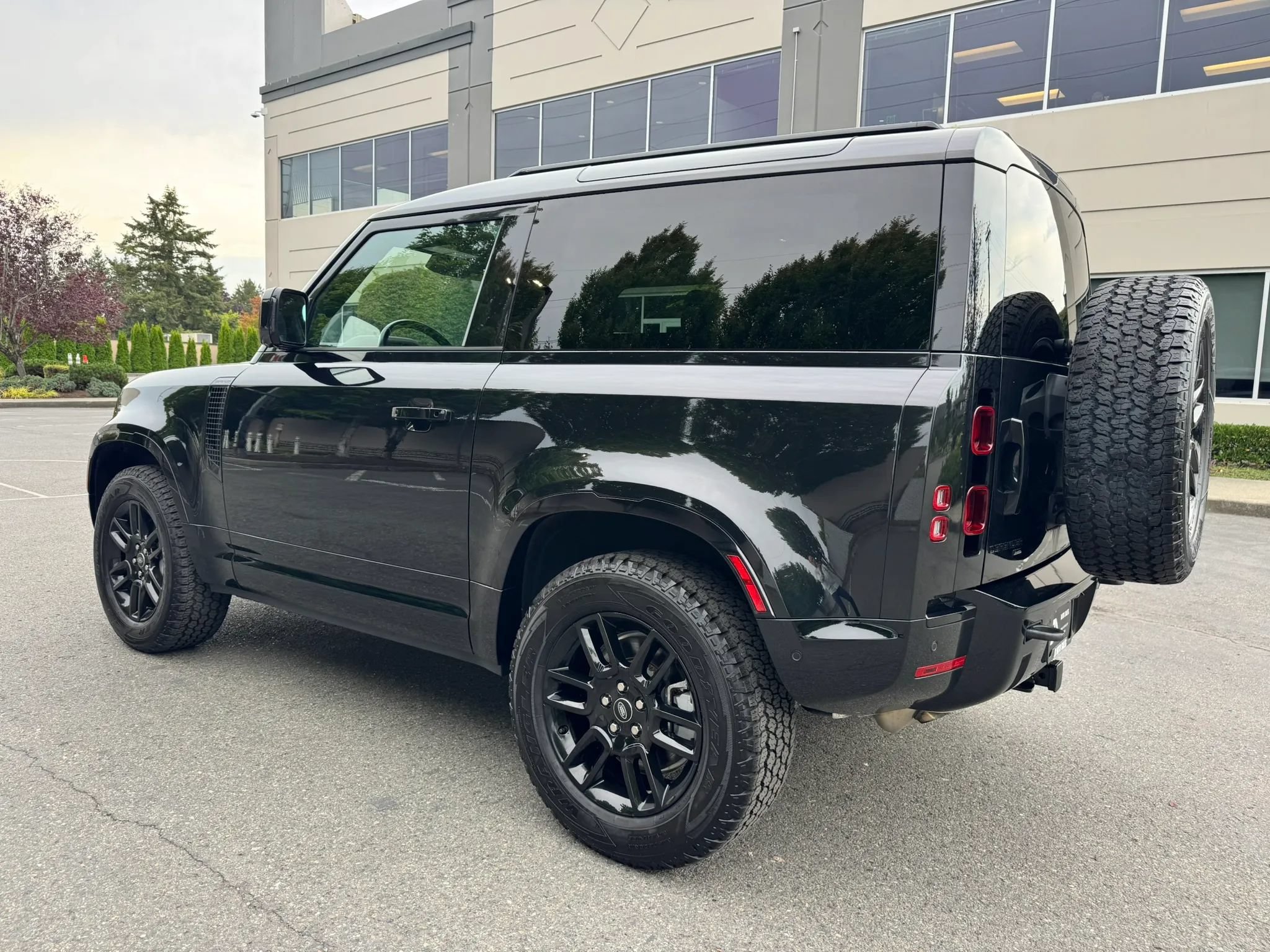 Used 2022 Land Rover Defender 90 X-Dynamic S AWD/4WD image 7