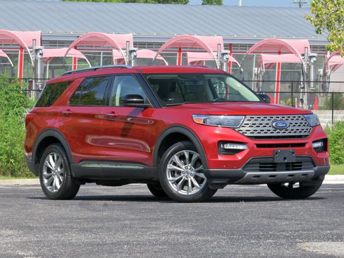 Used 2023 Ford Explorer Limited AWD/4WD image 2