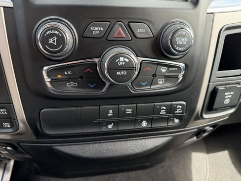 Used 2017 RAM 1500 Big Horn AWD/4WD image 30
