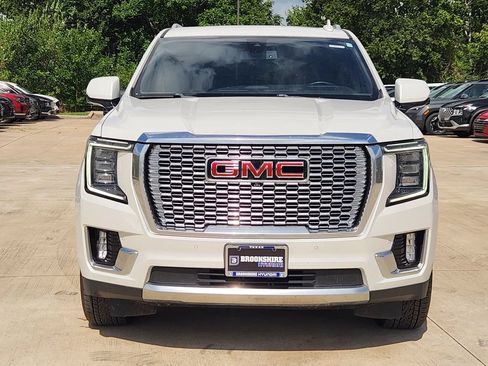 Used 2021 GMC Yukon XL Denali AWD/4WD image 2