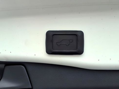Certified 2025 Toyota RAV4 XLE w/ Convenience Package FWD image 7