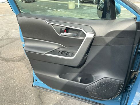 Used 2022 Toyota RAV4 SE w/ Convenience Package image 13