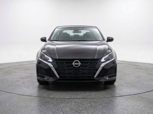 Used 2025 Nissan Altima 2.5 SV image 2