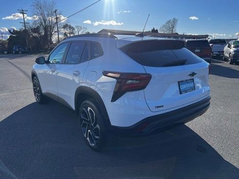 Certified 2024 Chevrolet Trax RS w/ Sunroof Package image 10
