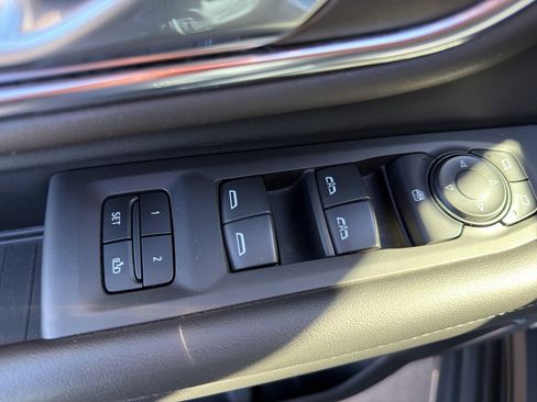 Used 2024 Chevrolet Suburban LT image 14