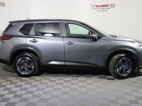 Used 2025 Nissan Rogue SV image 4