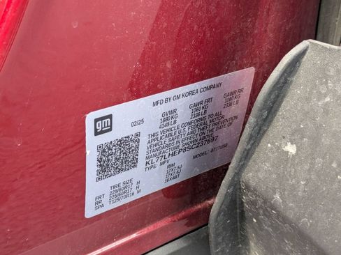 Used 2025 Chevrolet Trax LT FWD image 36