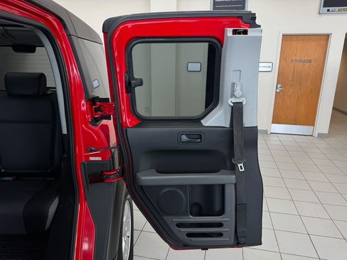 Used 2005 Honda Element EX image 33
