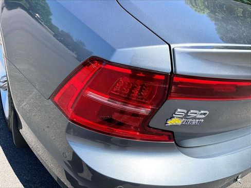 Used 2018 Volvo S90 T5 Momentum w/ Convenience Package FWD image 31