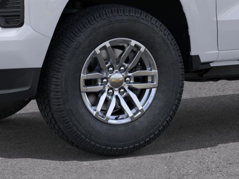 Used 2024 Chevrolet Colorado LT RWD image 9