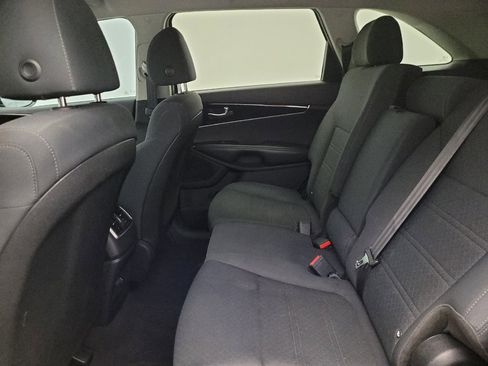 Used 2019 Kia Sorento L FWD image 18
