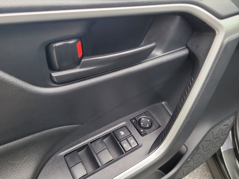 Used 2024 Toyota RAV4 LE AWD/4WD image 18