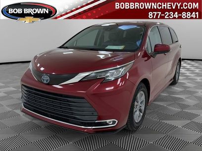 Used 2022 Toyota Sienna XLE
