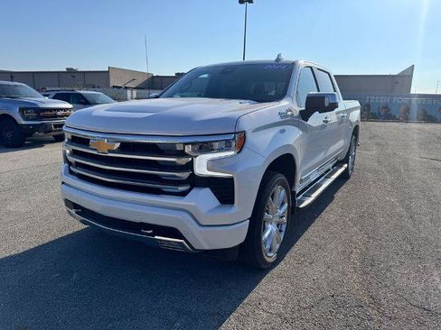 Used 2024 Chevrolet Silverado 1500 High Country w/ High Country Premium Package AWD/4WD image 3