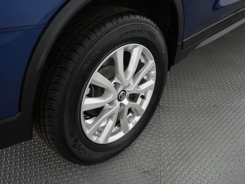 Used 2018 Nissan Rogue SV image 59