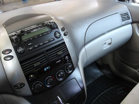 Used 2008 Toyota Sienna LE FWD image 10