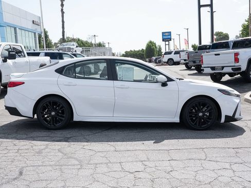 Used 2025 Toyota Camry SE FWD image 4