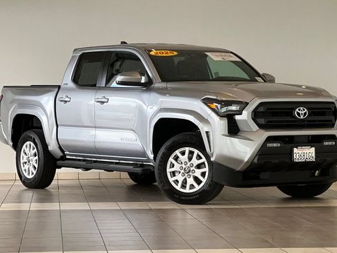 Certified 2025 Toyota Tacoma SR5 w/ SR5 Upgrade Package AWD/4WD image 2