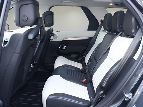 New 2026 Land Rover Discovery Limited Edition image 13