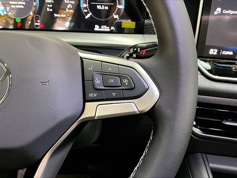 New 2026 Volkswagen Tiguan SE image 18