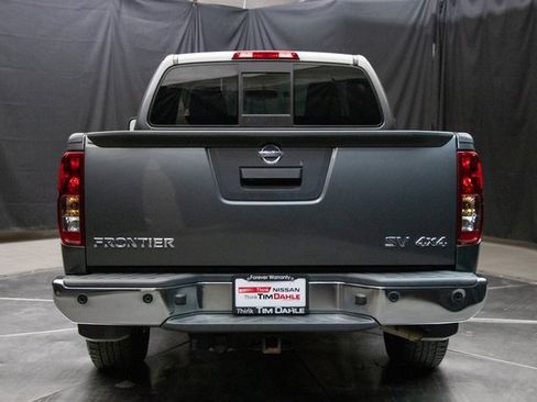 Used 2020 Nissan Frontier SV image 11