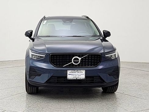 New 2026 Volvo XC40 B5 Core w/ Climate Package image 2