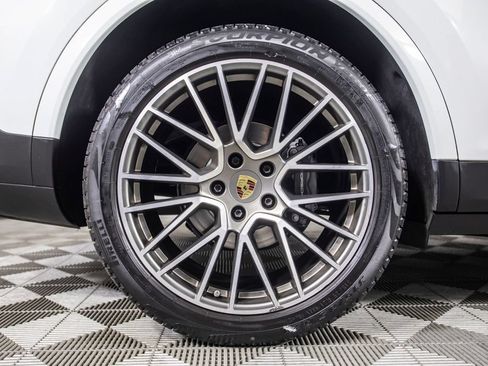 Used 2023 Porsche Cayenne Coupe AWD/4WD image 39