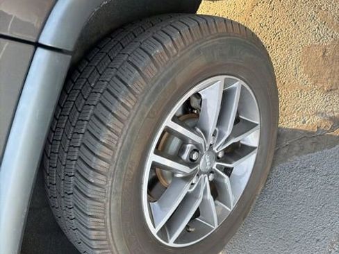 Used 2018 Jeep Grand Cherokee Limited image 5