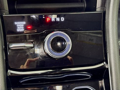 Used 2023 Jeep Grand Cherokee Limited w/ Black Appearance Package image 17