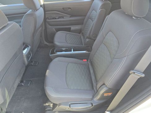 Used 2024 Nissan Pathfinder SV w/ SV Premium Package image 14