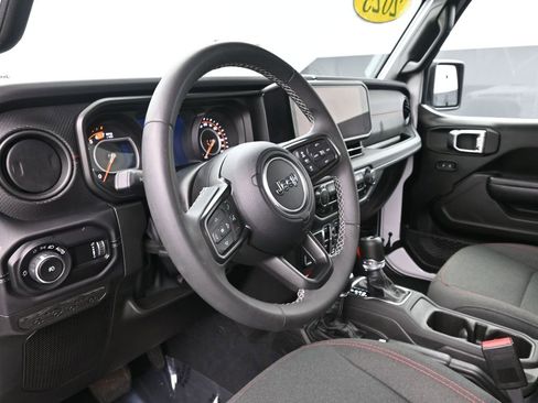 Used 2025 Jeep Wrangler Unlimited Rubicon image 10