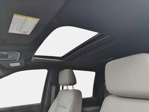 Used 2022 Chevrolet Silverado 2500 LTZ w/ LTZ Convenience Package image 11