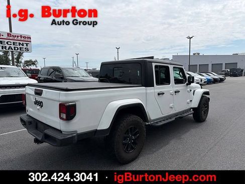 Used 2023 Jeep Gladiator Sport AWD/4WD image 3