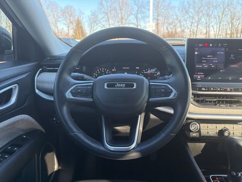 Used 2022 Jeep Compass Latitude image 12