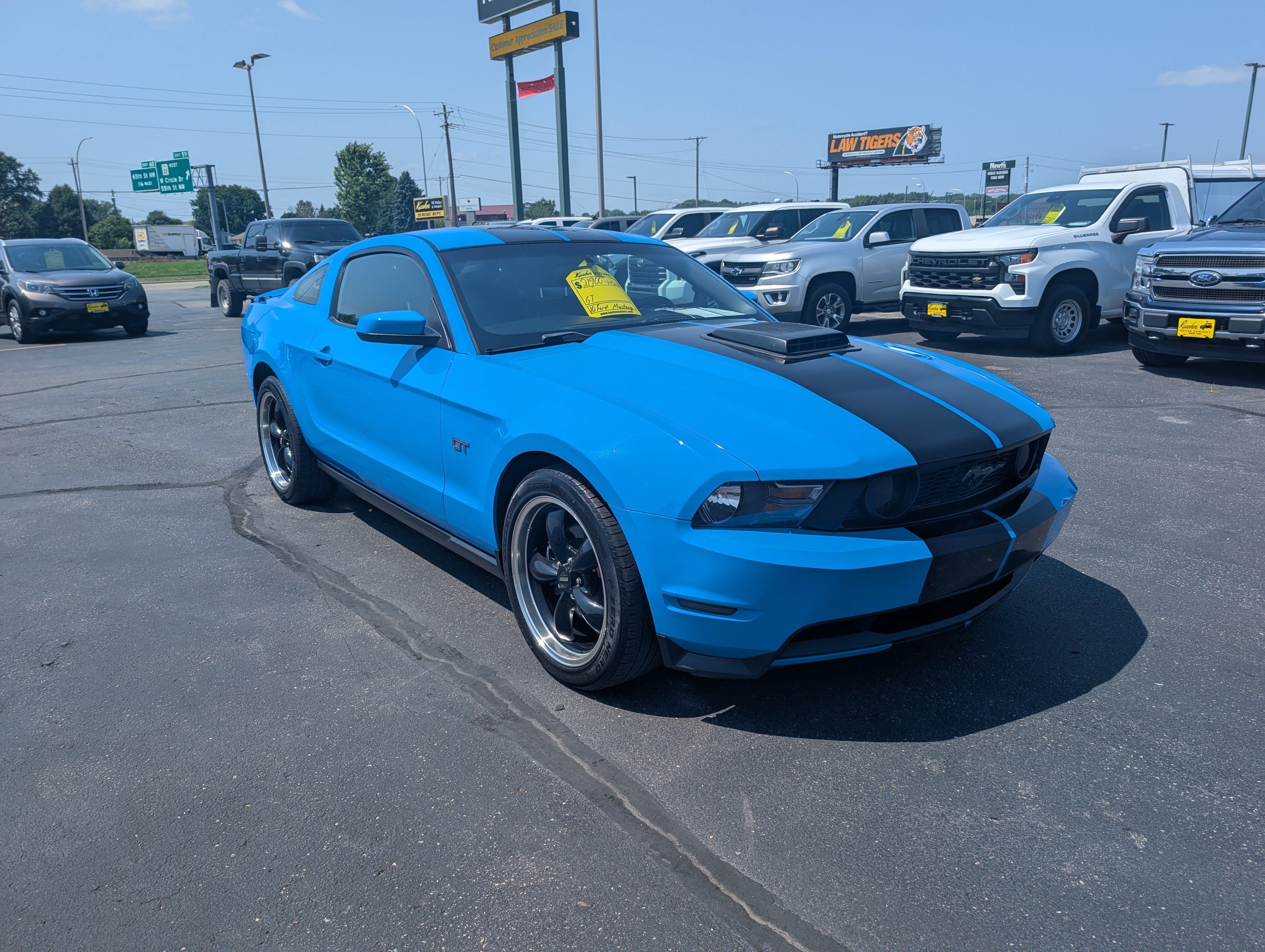 Used 2010 Ford Mustang GT Premium RWD image 2