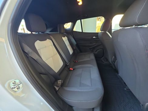 Used 2025 Chevrolet Trax RS FWD image 27
