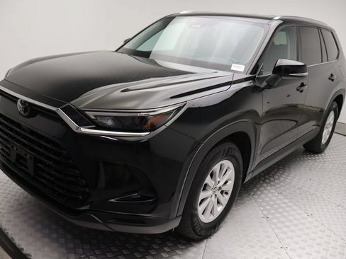 Certified 2025 Toyota Grand Highlander AWD image 2