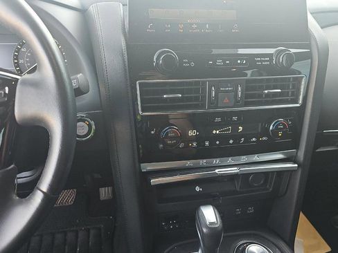 Used 2023 Nissan Armada SL w/ Midnight Edition Package image 6