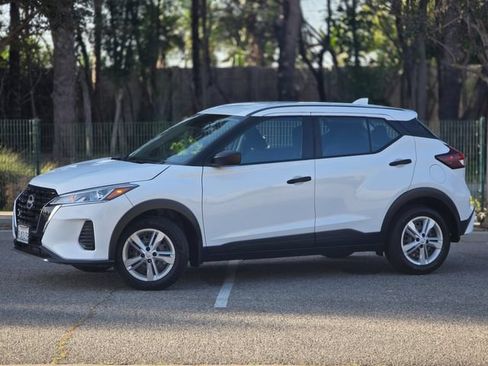Used 2023 Nissan Kicks S FWD image 17