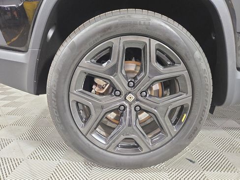 Used 2023 Rivian R1S Adventure AWD/4WD image 12