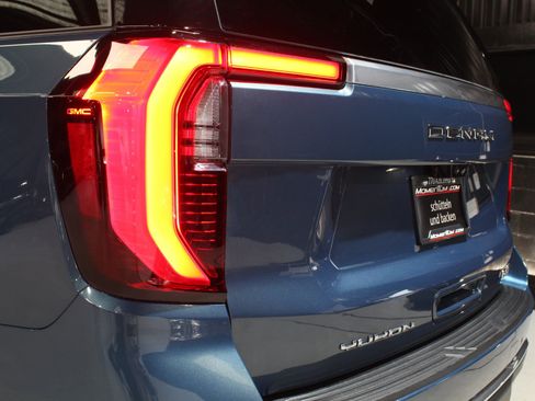 Used 2025 GMC Yukon Denali w/ Denali Reserve Package AWD/4WD image 15