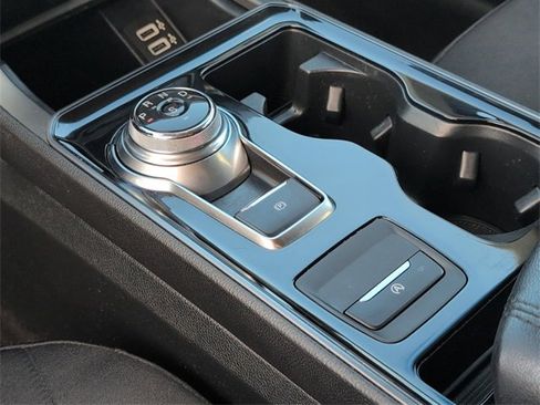 Used 2020 Ford Edge SE image 17