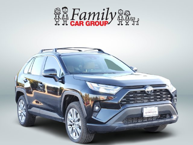 Used 2025 Toyota Tacoma SR5 w/ Blackout Plus Package (GST) AWD/4WD image 2