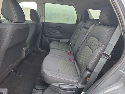 Used 2025 Nissan Pathfinder S image 11